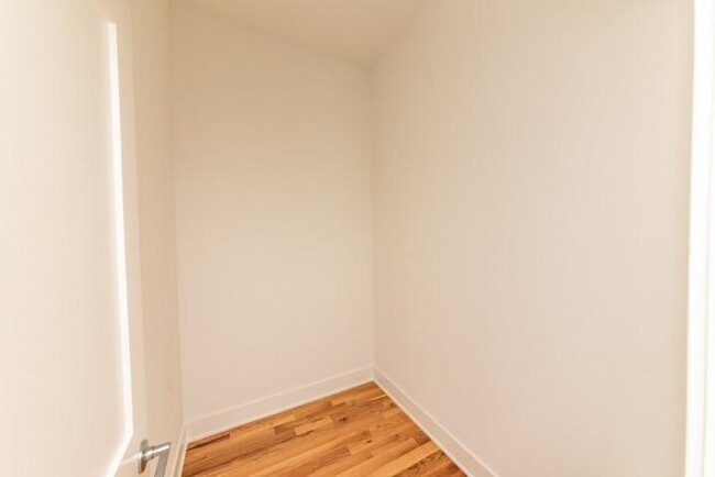 Building Photo - 3 bedroom in Chicago IL 60647