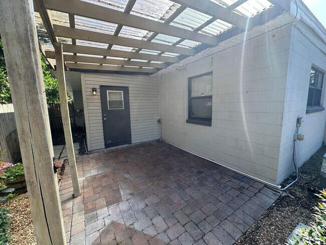 Building Photo - Half a Duplex in the heart of Downtown Orlando!