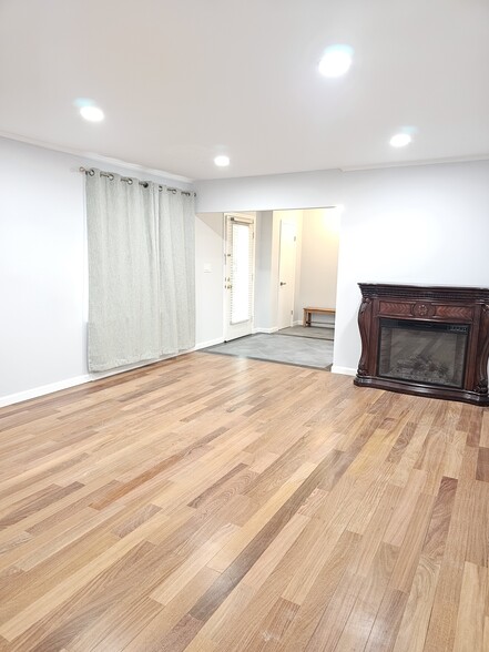 Livingroom - 103 Park Ave