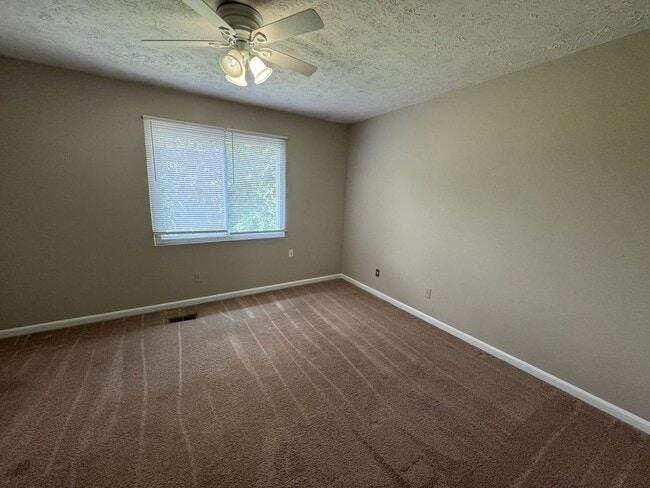 Building Photo - Two Bedroom Town House