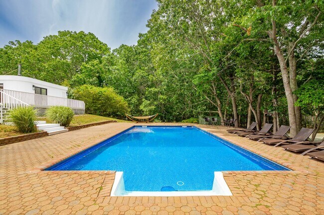 Building Photo - 404 Water Mill Towd Rd