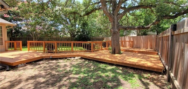 Building Photo - 1802 White Oak Cove