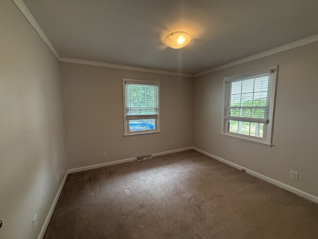 Building Photo - 3BR/2BA Durham Duplex | Utilities Included | Move-In Special: $500 Deposit | Near Duke