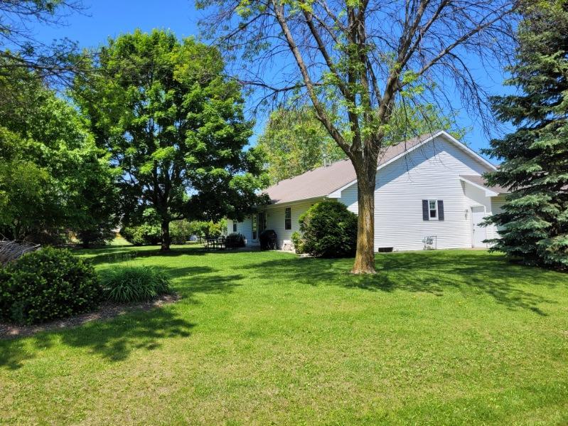Building Photo - W5851 Hearthstone Dr