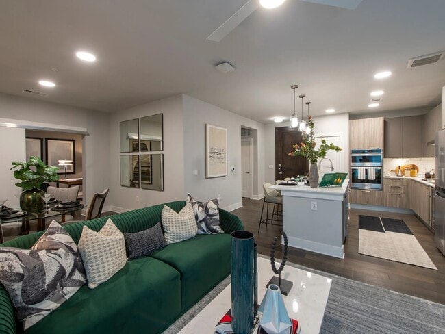 Building Photo - 510 W 20th St