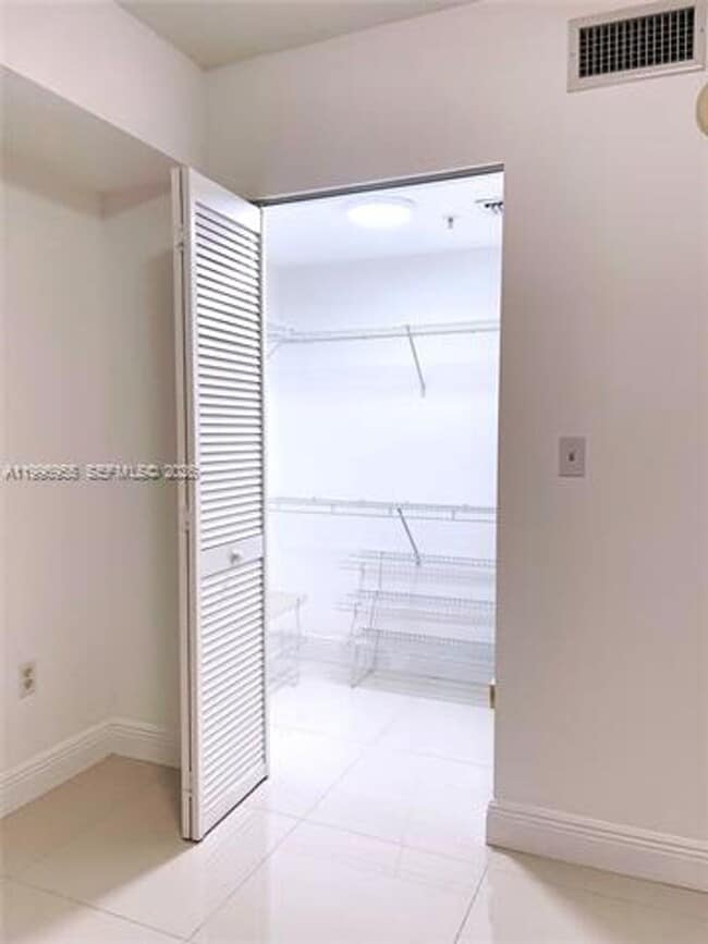 Building Photo - 31 SE 5th St