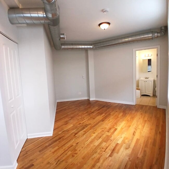 Building Photo - 7606 N Paulina St