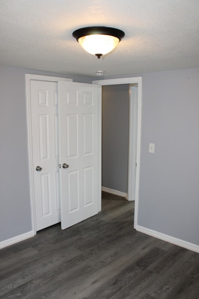 Building Photo - Spacious 4 Bedroom and 1 full bath home in Kansas City, MO.