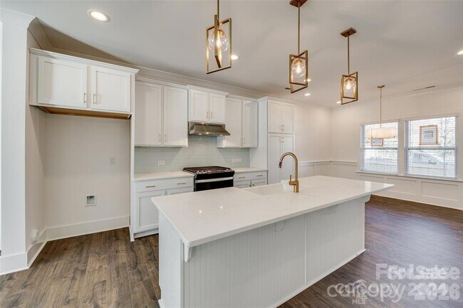 Building Photo - 1237 Eastway Dr