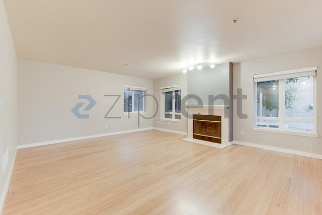 Building Photo - 2419 8th Ave N