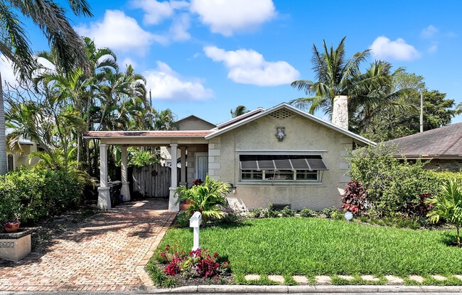 Primary Photo - 1627 N Ocean Breeze