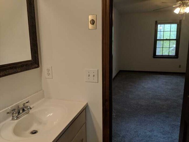 Building Photo - 144 Fern Forest Dr