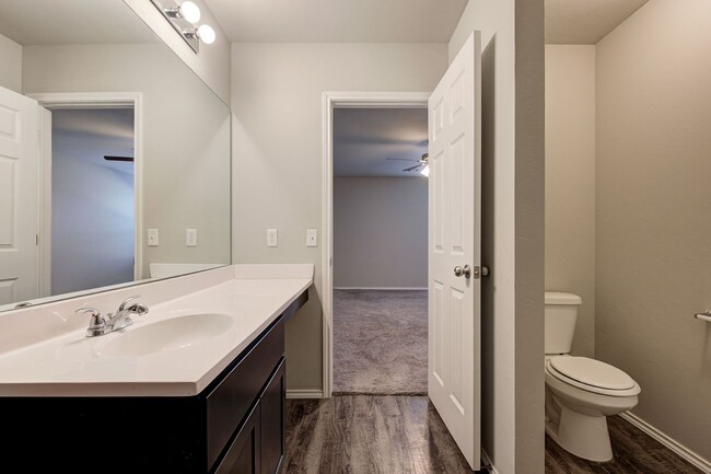 Building Photo - Gorgeous 4 Bed 2 Bath Home in Heart Of Mustang!!
