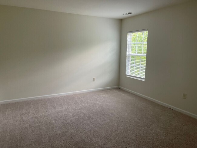 Building Photo - Spacious 4 Bedroom Home with Two-Car Garage in Swann's Mill Community
