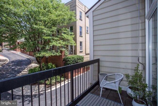 Building Photo - 2409 20th St NW