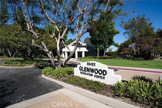 Building Photo - 5 Elmbrook