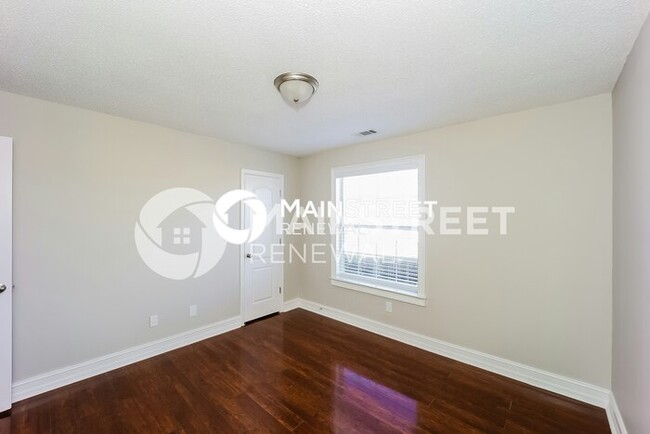Building Photo - 125 Gleneagles Way