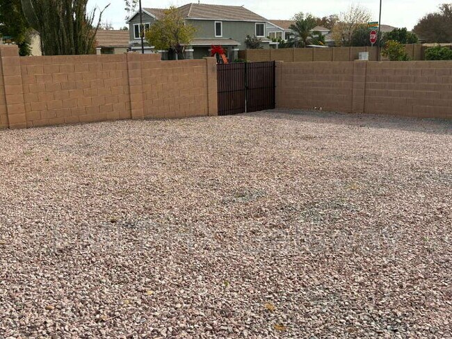 Building Photo - 2619 E Shannon St