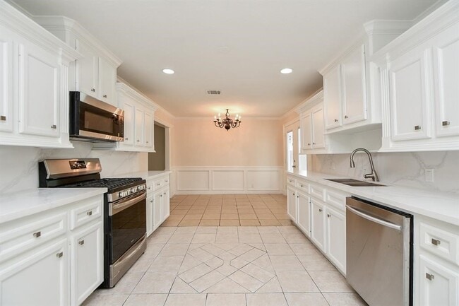 Building Photo - 44 Farrell St