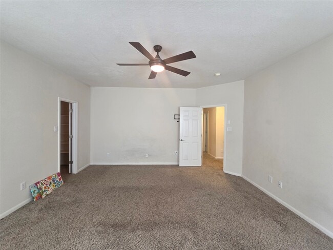 Building Photo - 2715 Riverhollow Ln