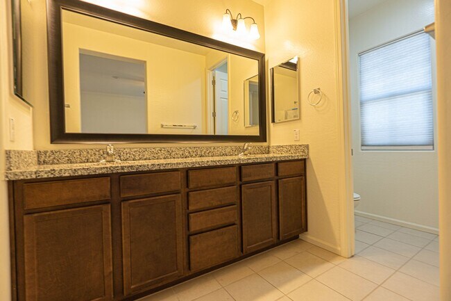 Building Photo - Modern Living in Gated Siena at Ocotillo –...