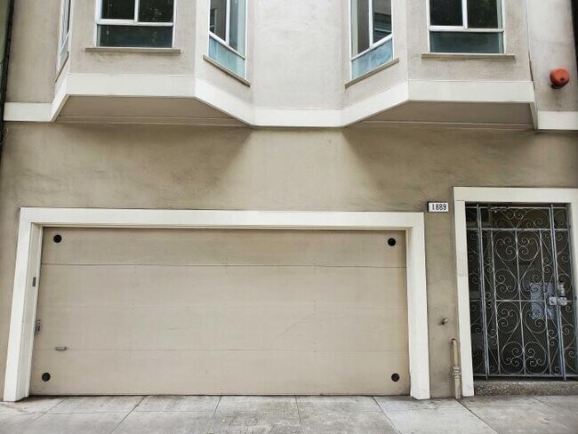Building Photo - 3 bedroom in San Francisco CA 94117