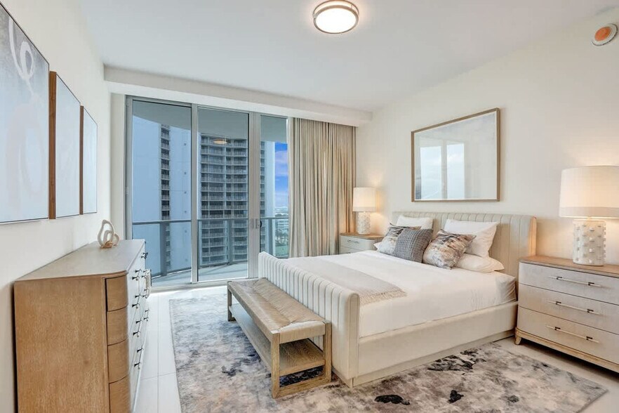 Building Photo - 3100 N Ocean Dr