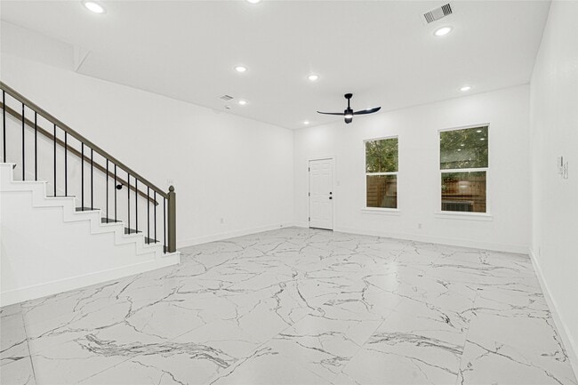 Building Photo - 9316 Waller St