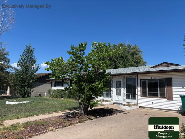 Building Photo - Main Level Living, Close to Ft Carson. 1  ...