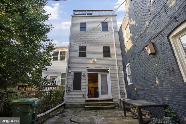 Building Photo - 402 E Fort Ave