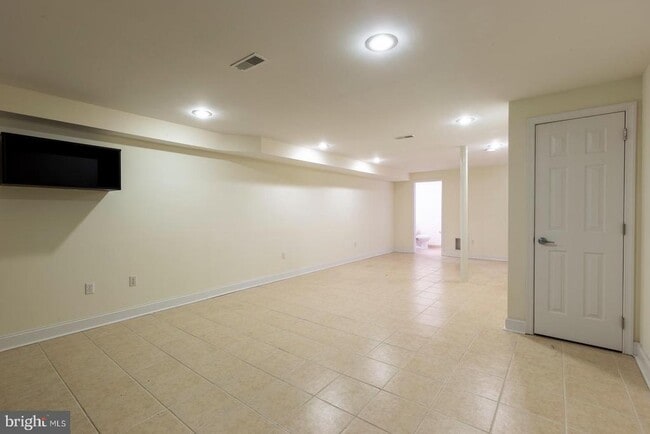 Building Photo - 1017 Dorrance St