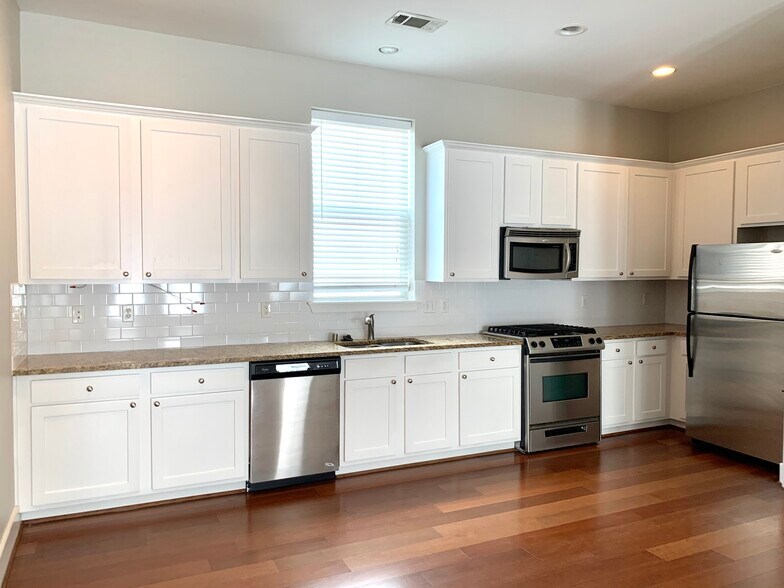 Primary Photo - 1604 Tribeca Way