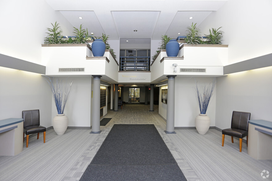 Lobby Photo - The Gables Apartments