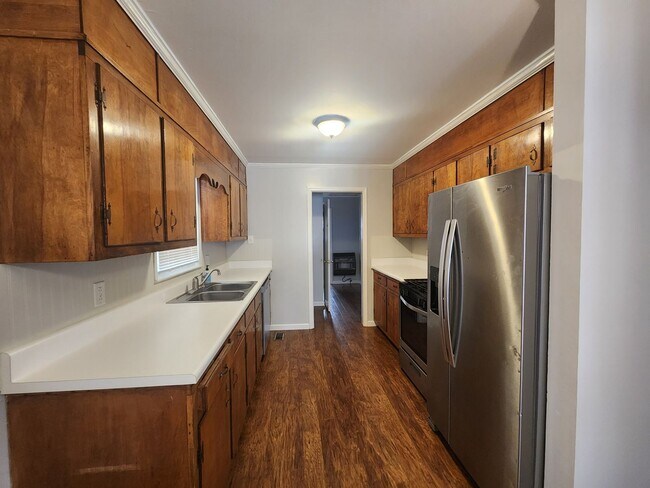 Building Photo - 3 Bedroom 2 Bath home in Newnan, GA Large Wooded Lot - Rural Setting