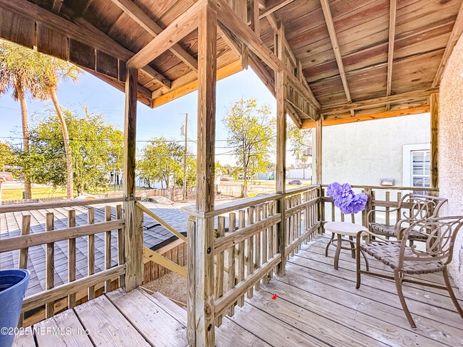 Building Photo - 912 St Johns Ave