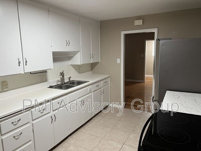 Building Photo - 3533 SW 9th St