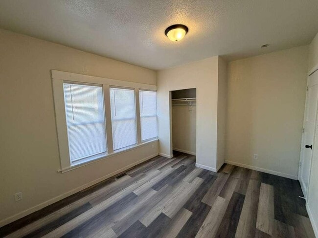 Building Photo - 653 W Bruce St