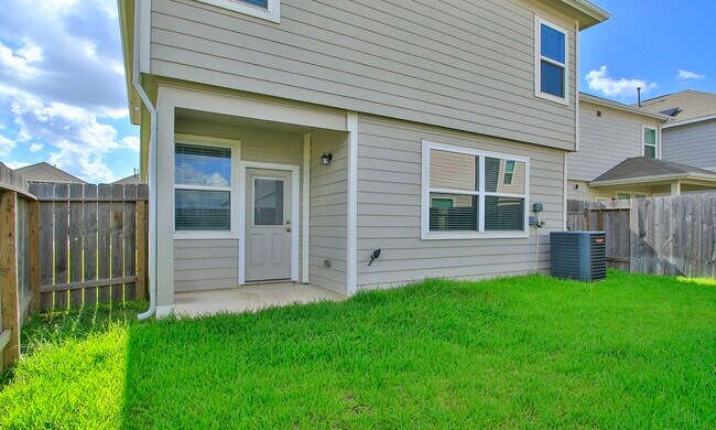 Building Photo - 3902 Deledda Dr