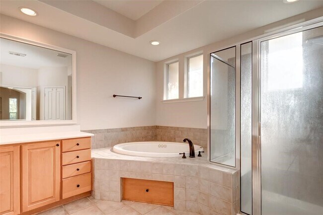 Building Photo - 34 N Longsford Cir