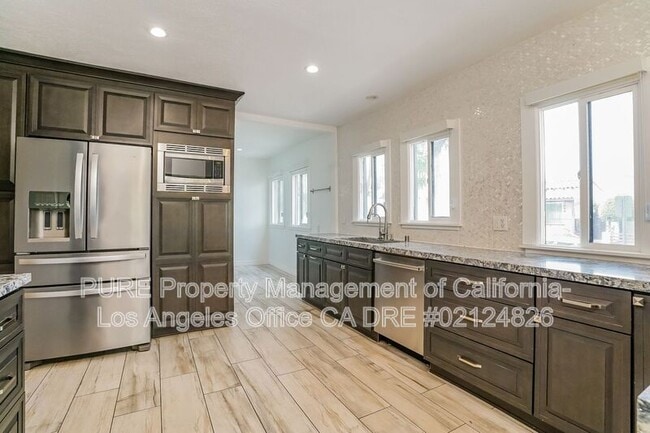 Building Photo - 5049 Pickford St
