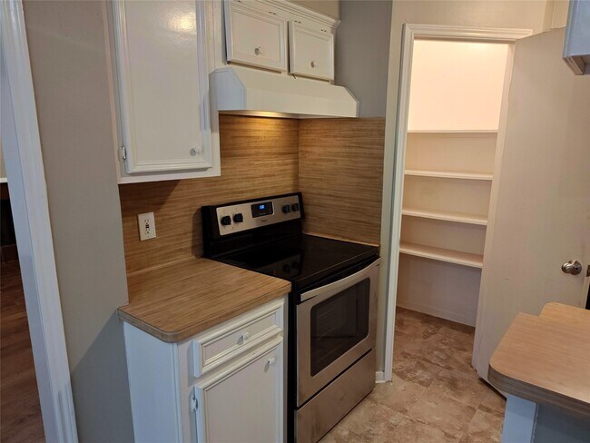 Building Photo - 11514 Meadow Ln