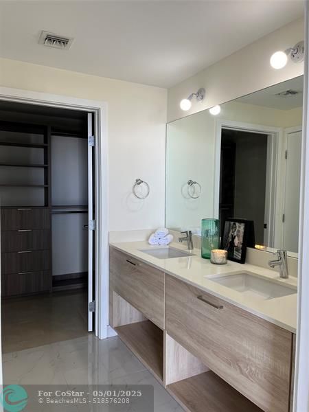 Building Photo - 16385 Biscayne Blvd