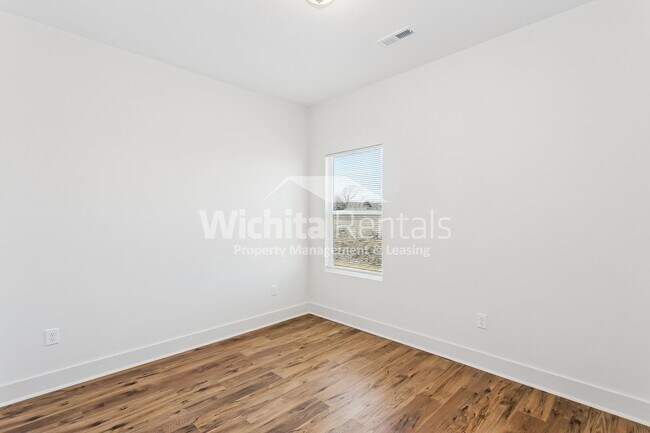 Building Photo - 1861-1861 S Hickory Creek Ct