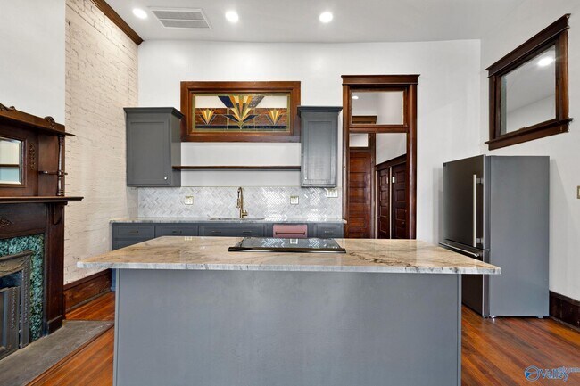 Building Photo - 719 Bank St NW