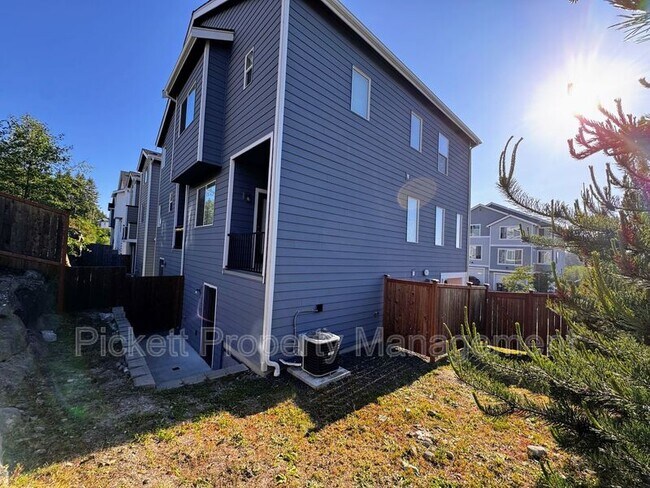 Building Photo - 10001 Kings Lndg Ave NW