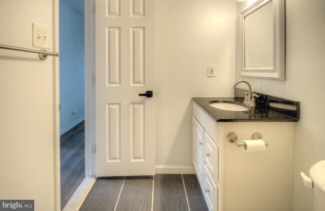 Building Photo - 49 Brambling Ln