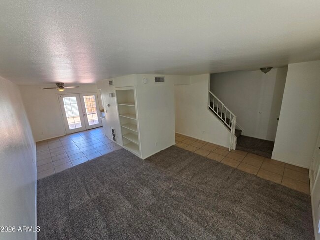 Building Photo - 731 E Vaughn Dr