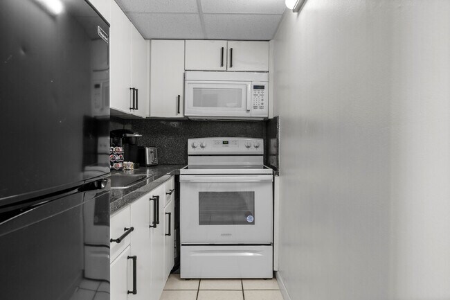 Building Photo - 750 Ocean Dr