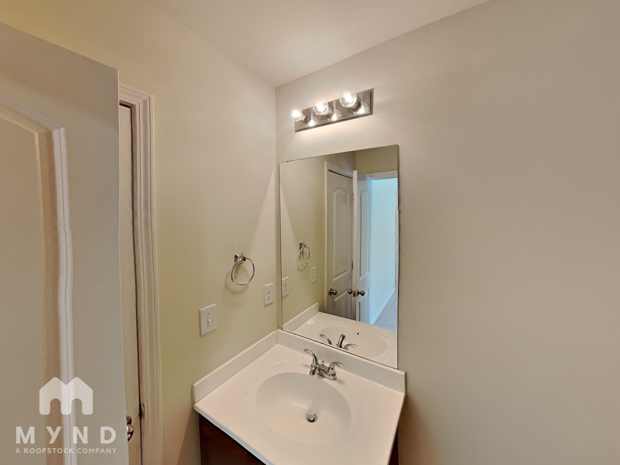Building Photo - 2547 Piering Dr