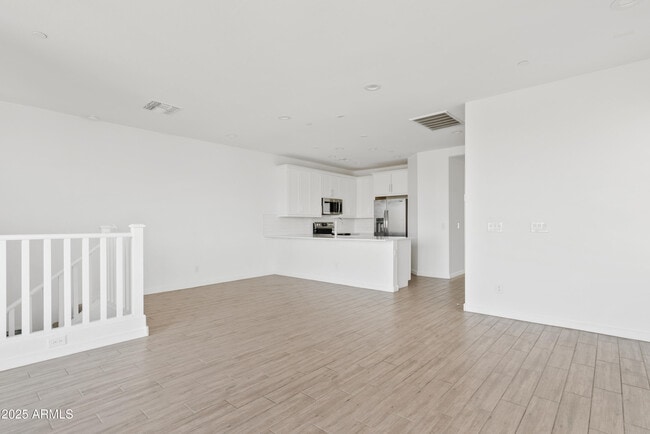Building Photo - 4658 S Vapor